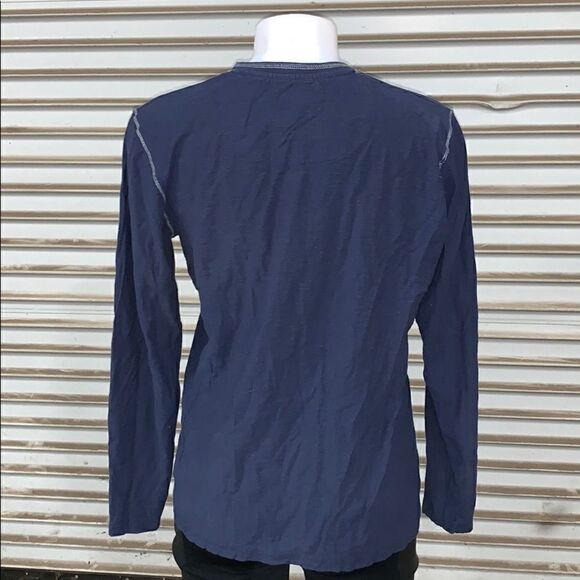 🛍️Alexander Julian long sleeve three button top - Picture 7 of 8
